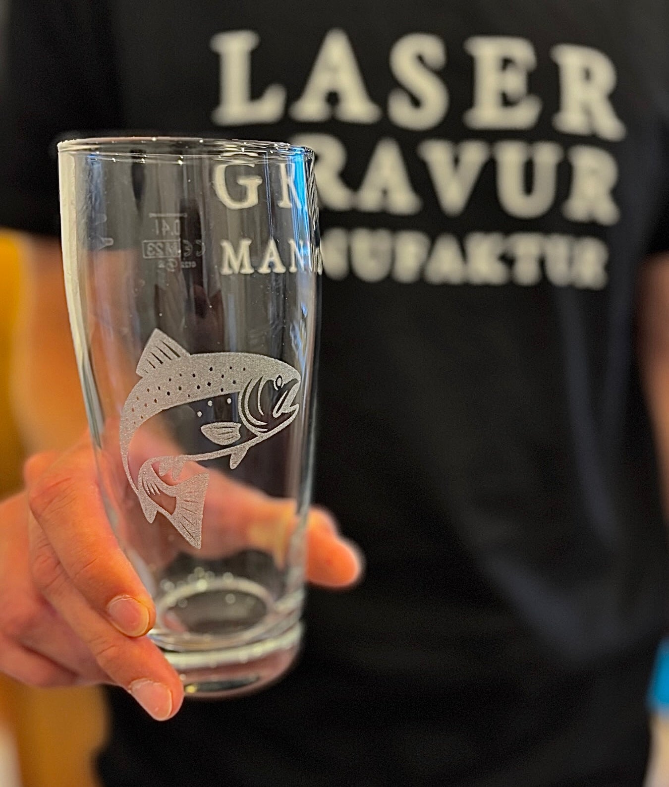 Personalisiertes Bierglas zum Geburtstag mit Laser Gravur