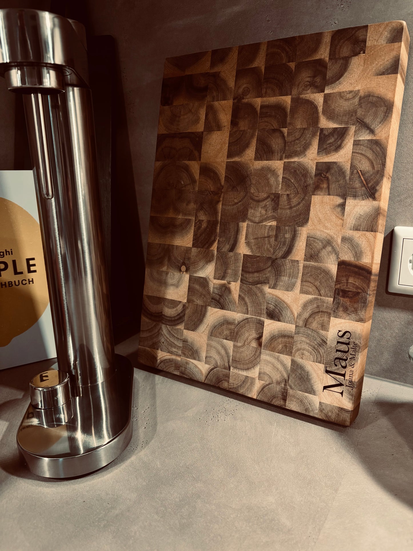 Personalisiertes Tranchierbrett (massiv) mit Laser Gravur