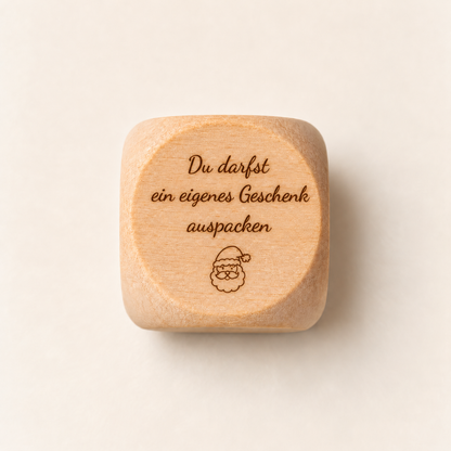Weihnachtswürfel aus Holz – Wer darf das nächste Geschenk auspacken?