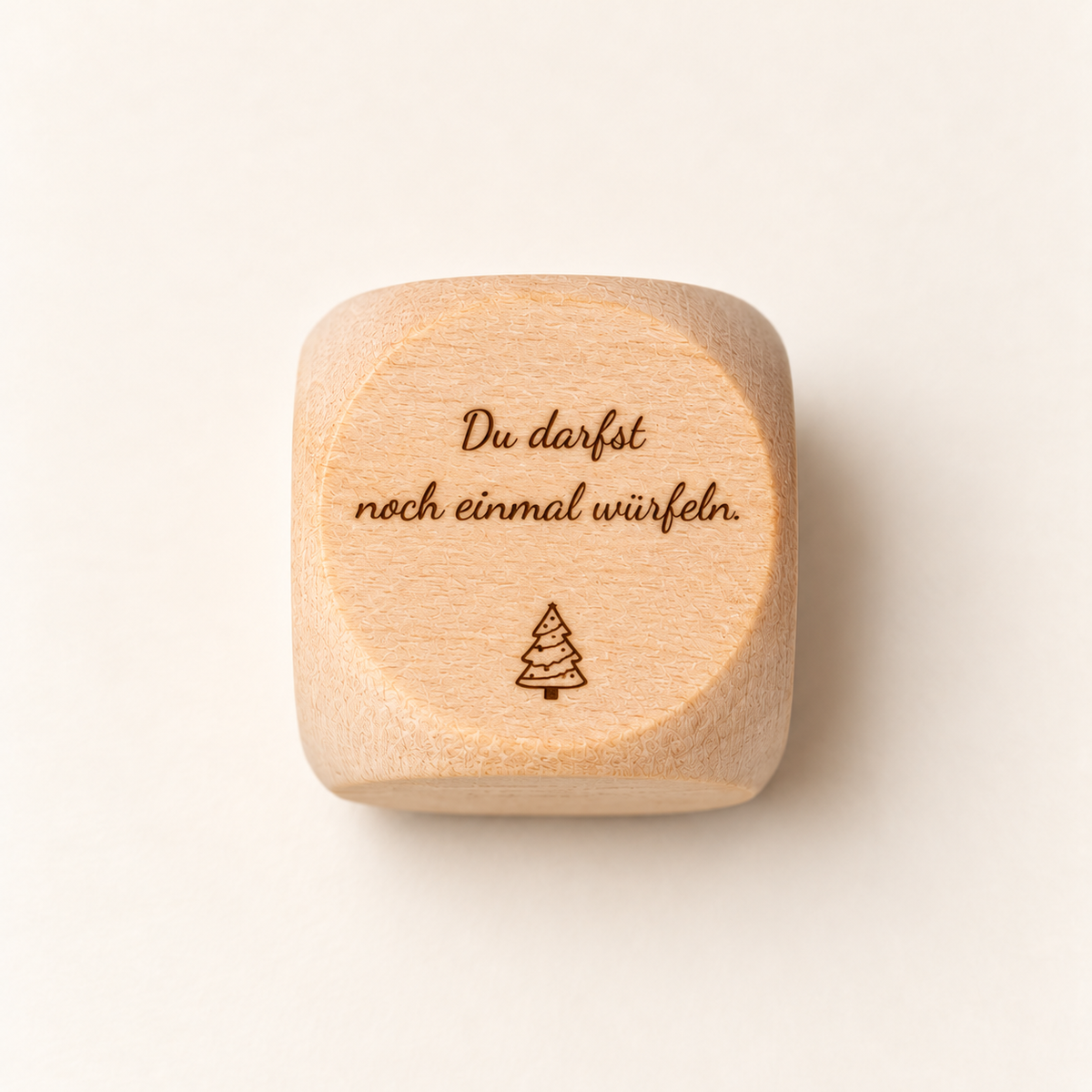 Weihnachtswürfel aus Holz – Wer darf das nächste Geschenk auspacken?