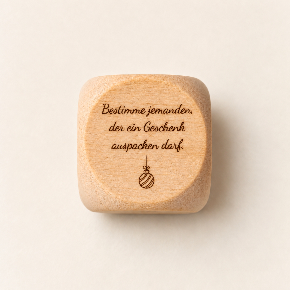 Weihnachtswürfel aus Holz – Wer darf das nächste Geschenk auspacken?