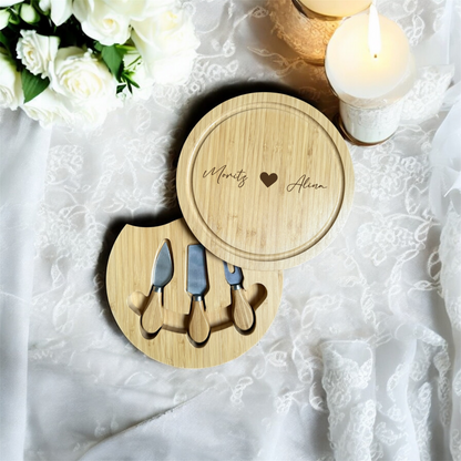 Personalisierte Käseplatte aus Bambus mit Besteck – Perfekt für Hochzeiten & Geschenke